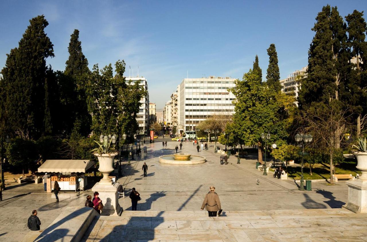 Athens Central Studio In Front Of Syntagma Metro Esterno foto